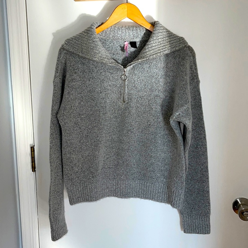 Love by design gray/silver so soft sweater with 1/2 zipper in front. Size Large